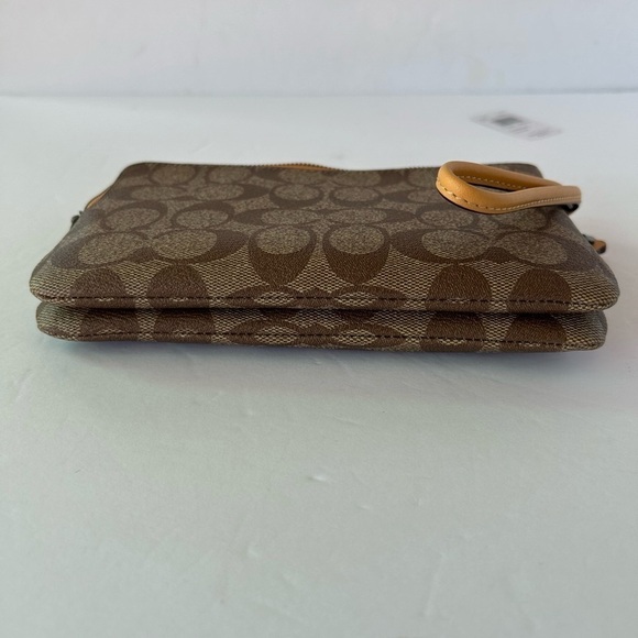 Coach NWT Wristlet Signature Print With Yellow LeatherStrap and zipper - Picture 8 of 10